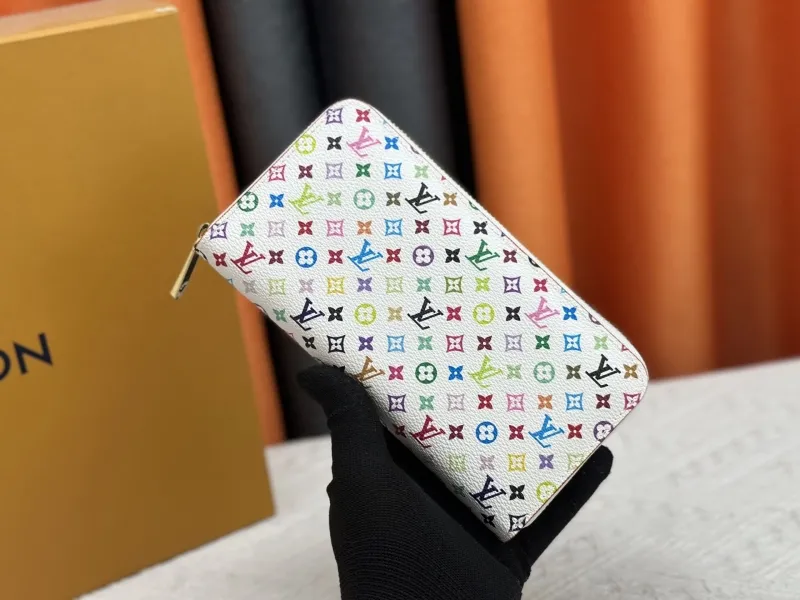 LV Wallets-2495