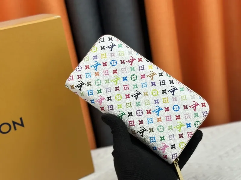 Alternative view of LV Wallets-2495
