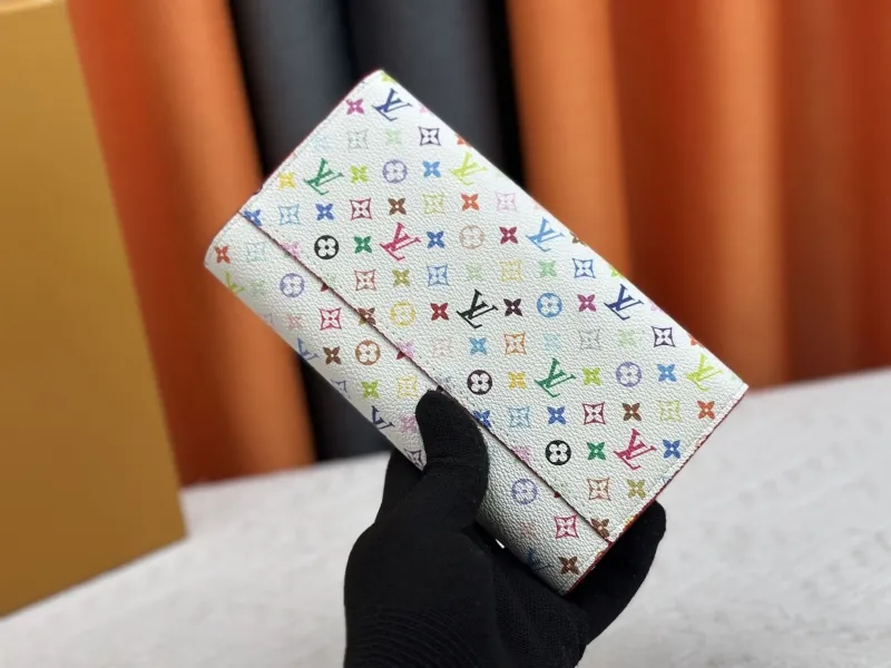 Alternative view of LV Wallets-2497