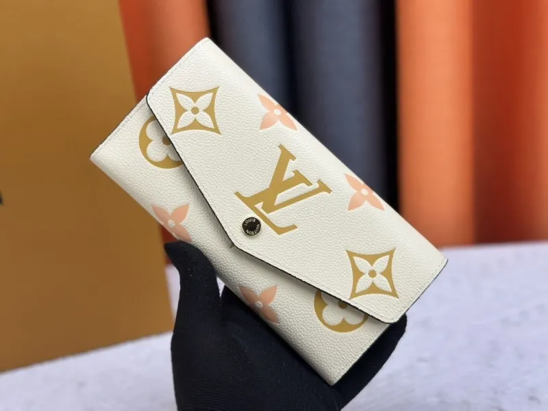 LV Wallets-2498