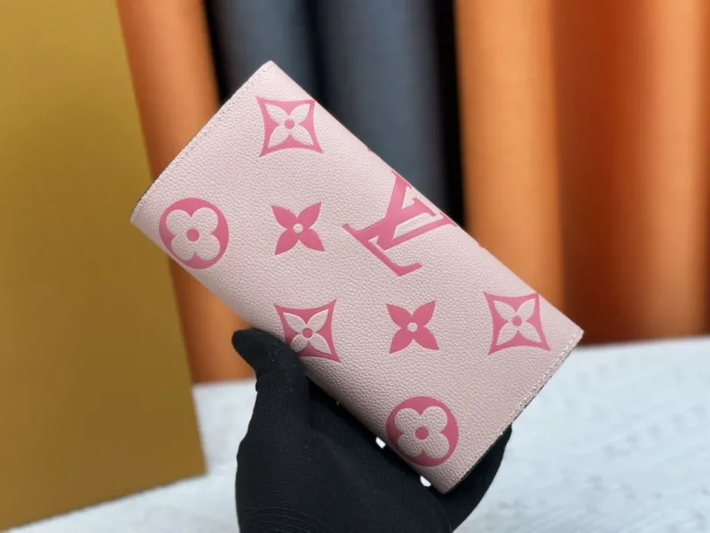 Alternative view of LV Wallets-2500