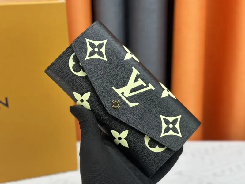 LV Wallets-2502