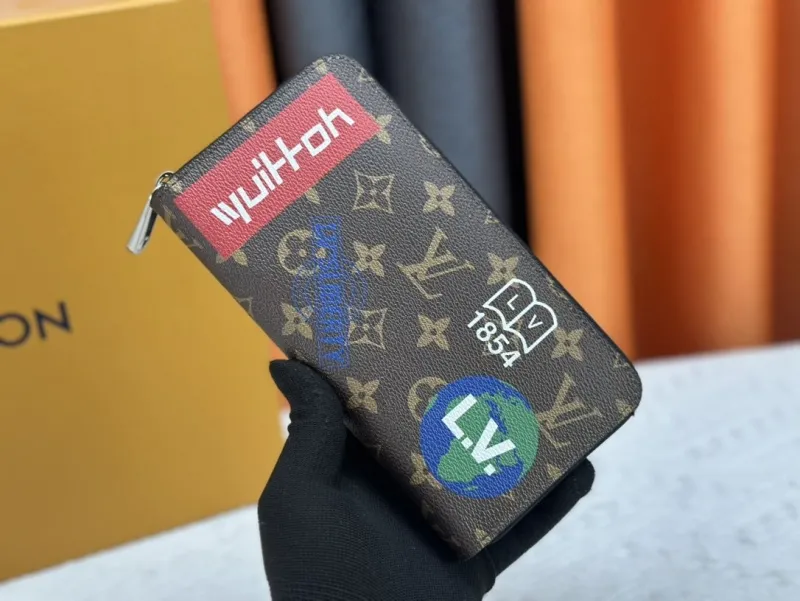 LV Wallets-2504