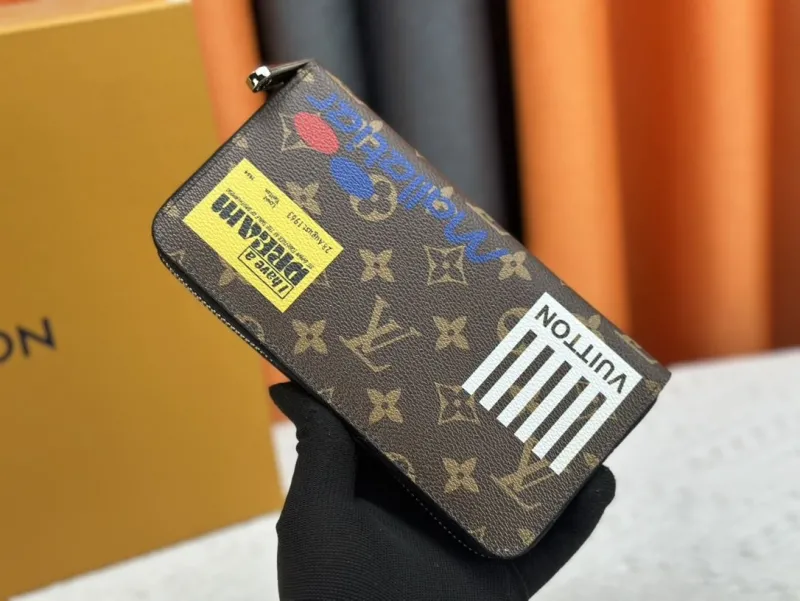 Alternative view of LV Wallets-2504