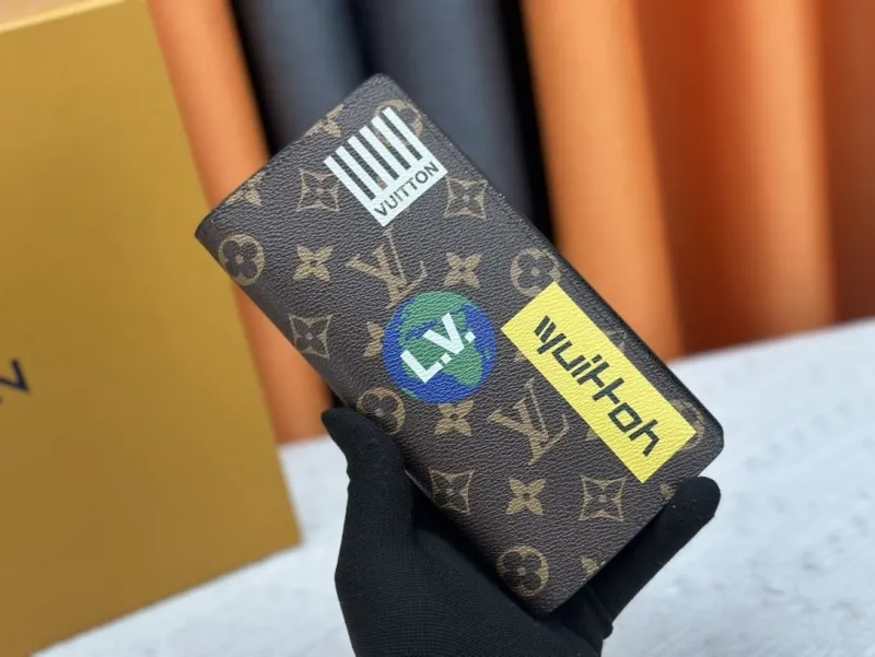 LV Wallets-2505