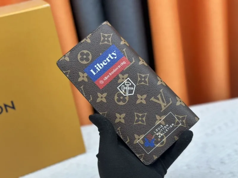 Alternative view of LV Wallets-2505