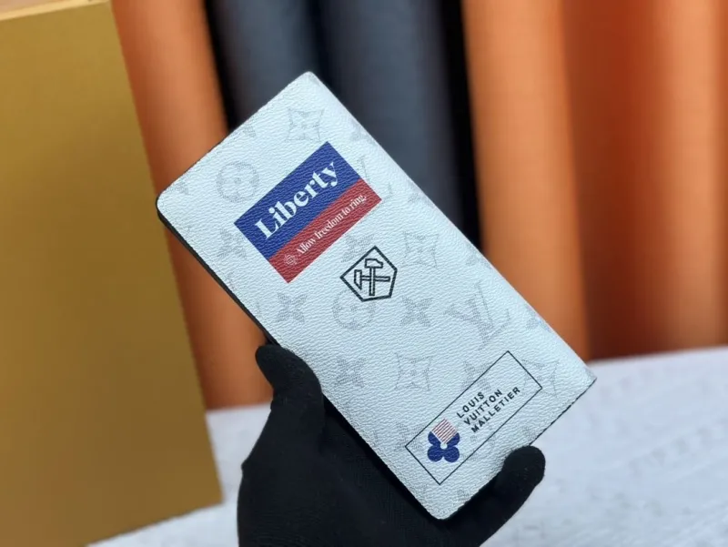 Alternative view of LV Wallets-2506