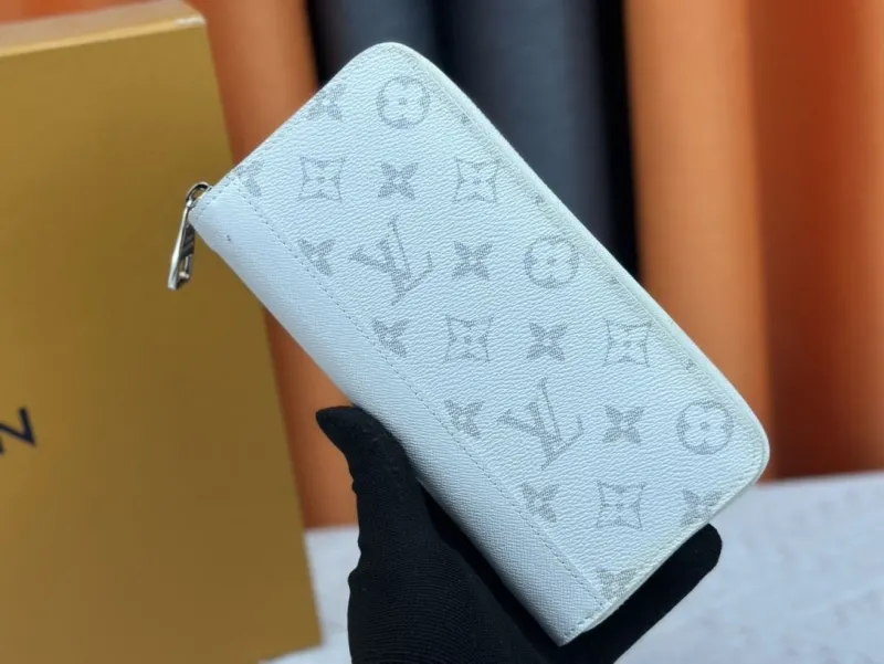 LV Wallets-2507