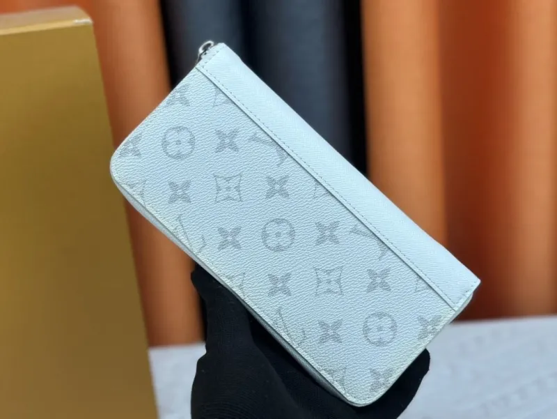 Alternative view of LV Wallets-2507