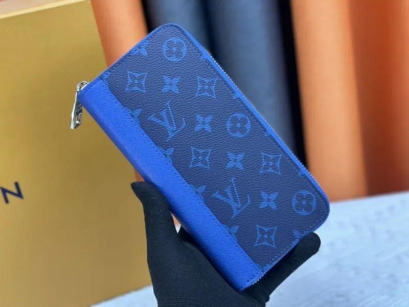 LV Wallets-2508
