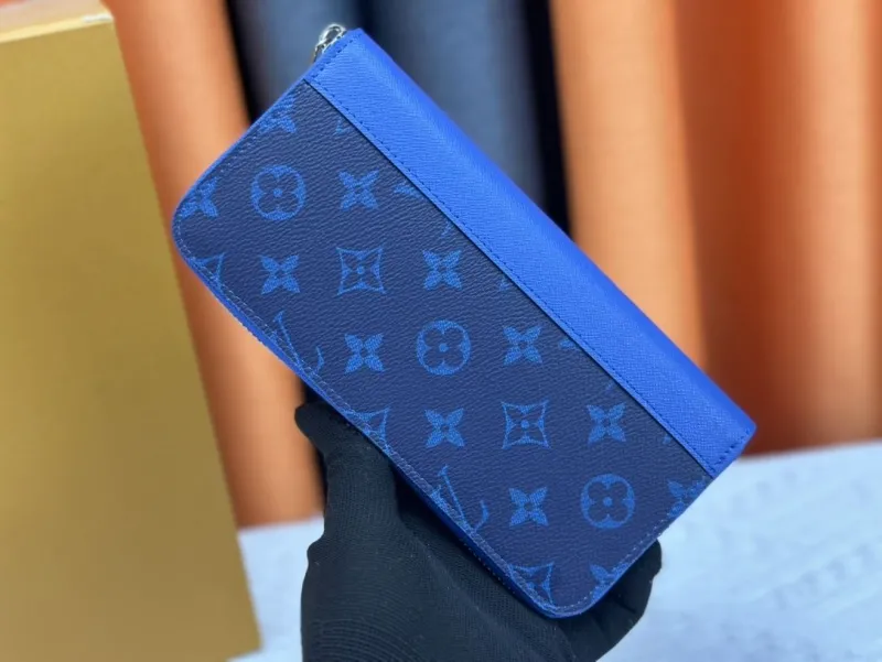 Alternative view of LV Wallets-2508