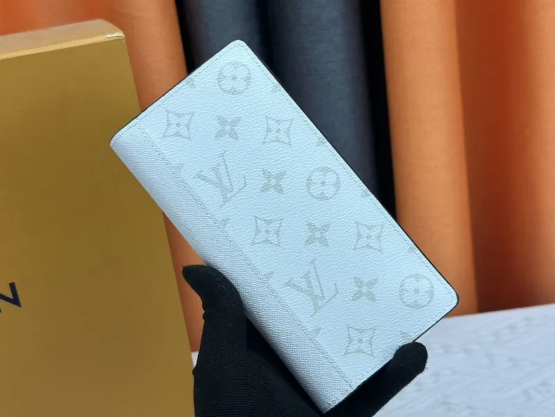 LV Wallets-2509
