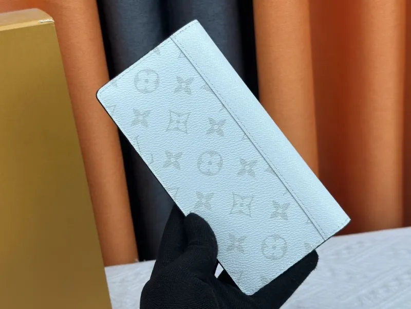 Alternative view of LV Wallets-2509