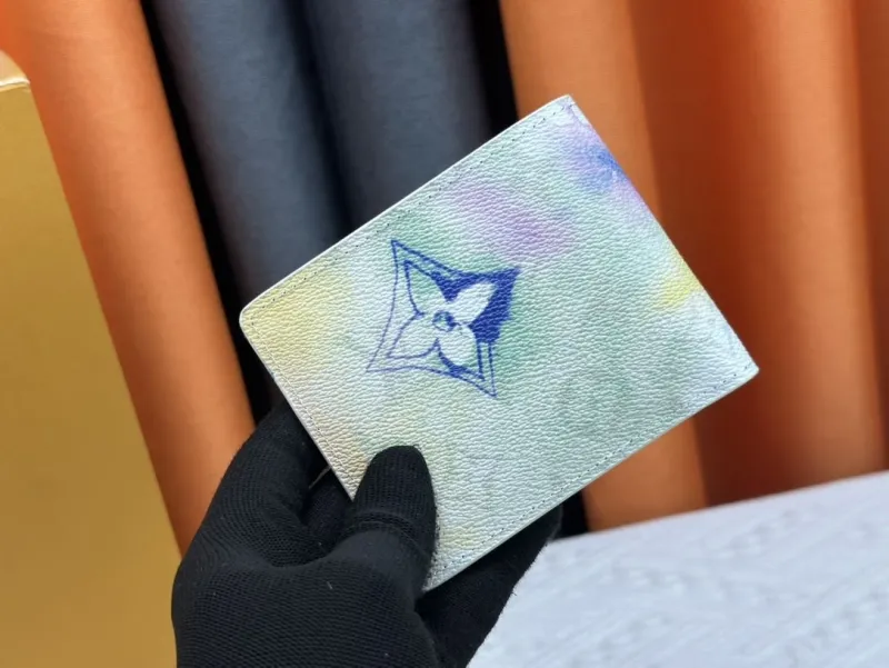 Alternative view of LV Wallets-2513
