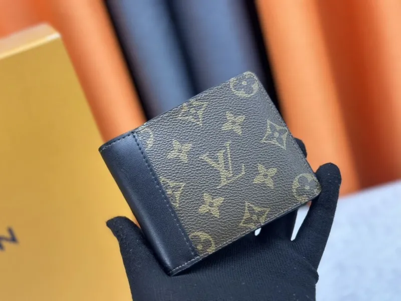 LV Wallets-2515