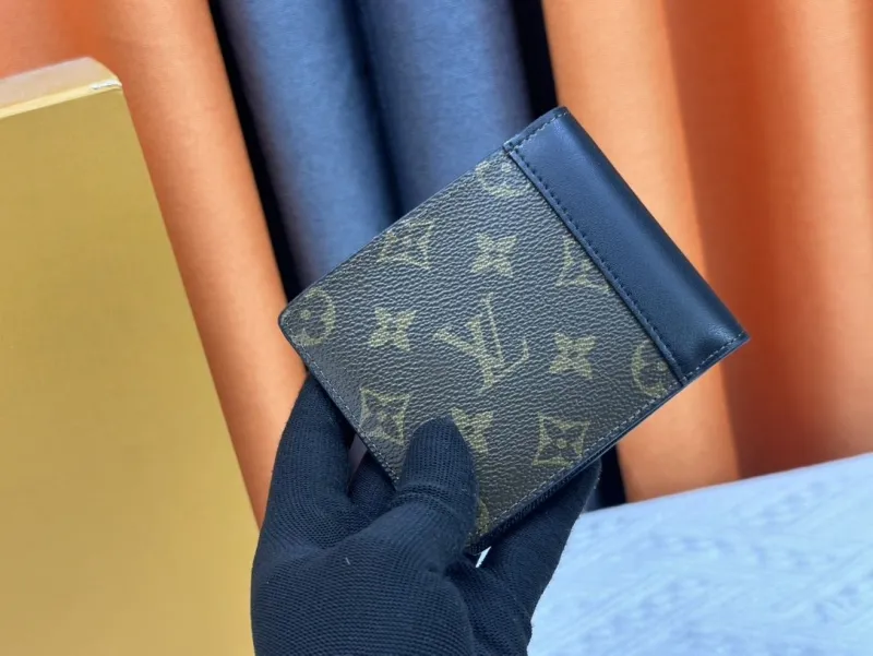 Alternative view of LV Wallets-2515