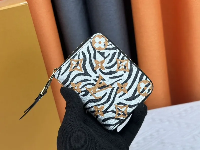 LV Wallets-2518