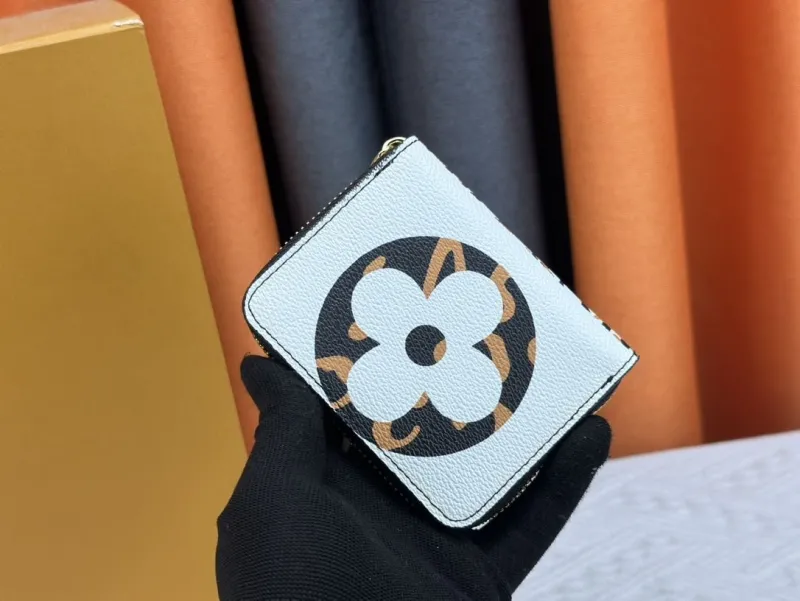 Alternative view of LV Wallets-2518