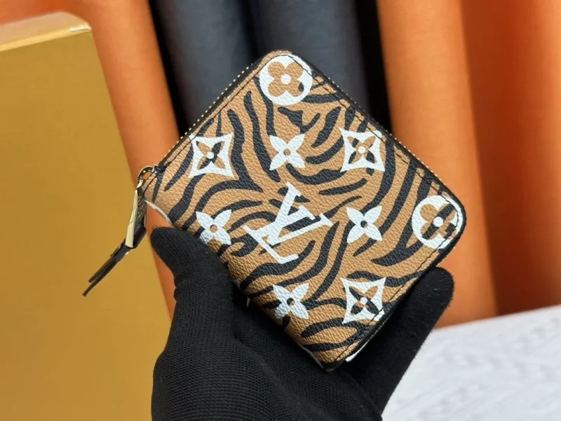 LV Wallets-2519