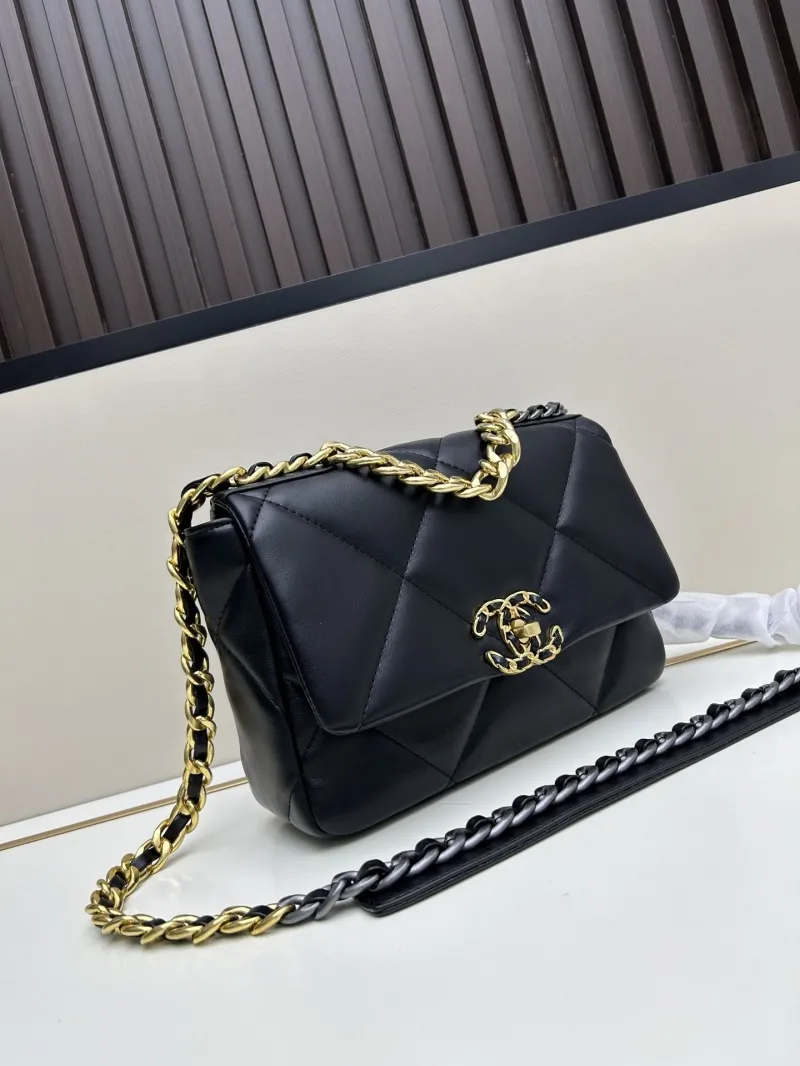 Alternative view of Chanel 19 Bags-6