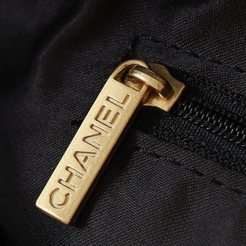 Chanel Bucket Bags-20 - Image 7