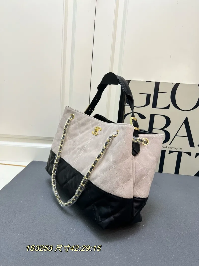 Alternative view of Chanel Shopping Bags-35