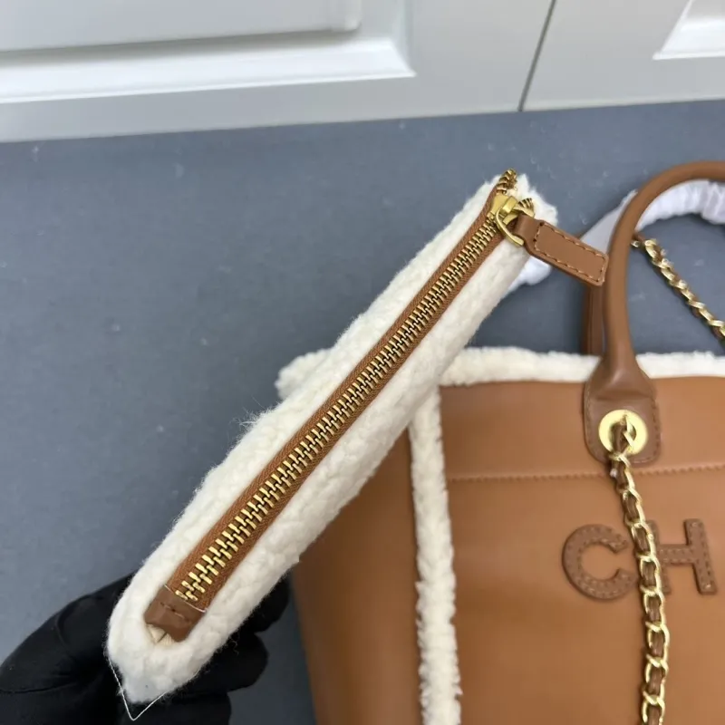 Alternative view of Chanel Shopping Bags-89
