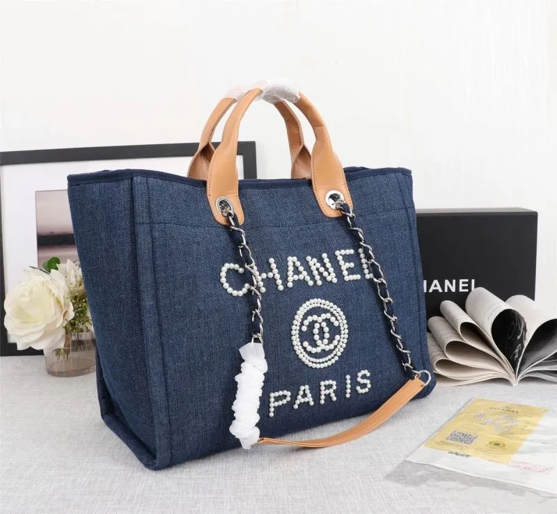 Alternative view of Chanel Shopping Bags-112