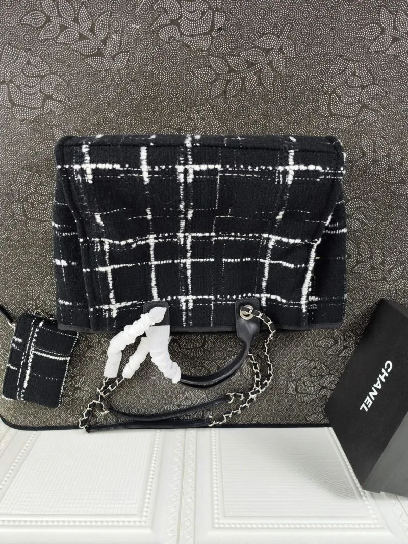 Chanel Shopping Bags-116 - Image 4