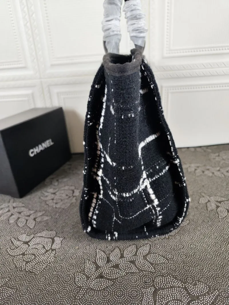 Chanel Shopping Bags-116 - Image 5
