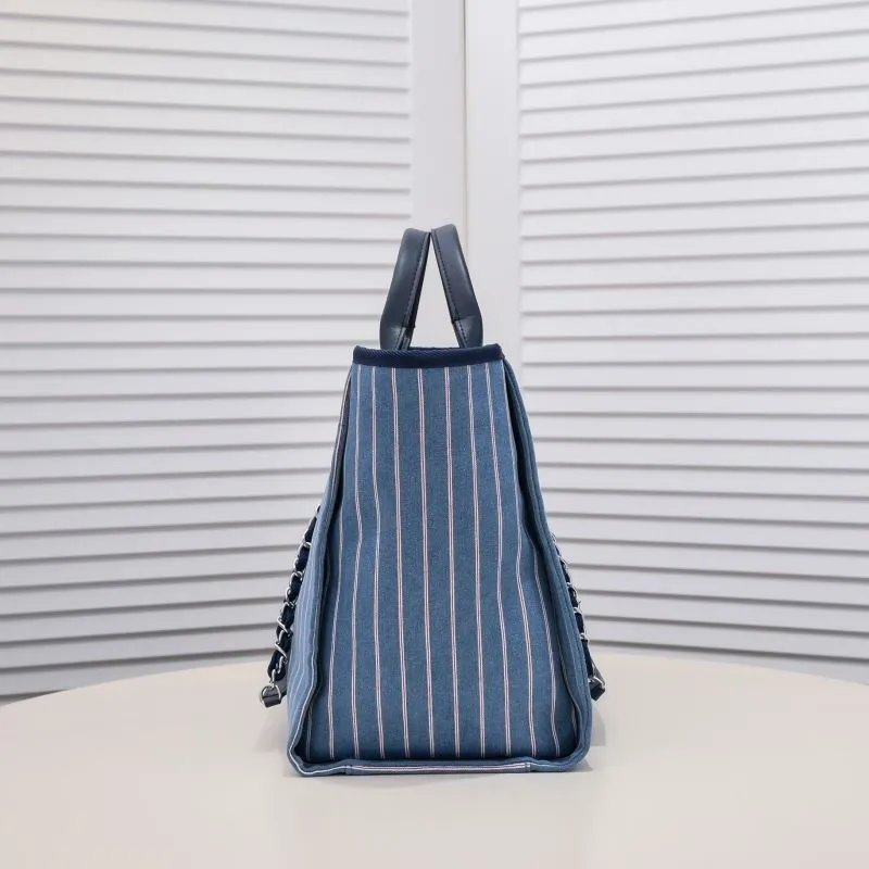 Alternative view of Chanel Shopping Bags-118