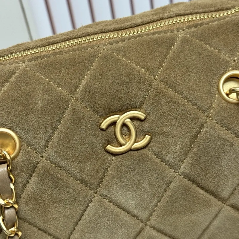 Alternative view of Chanel Top Handle Bags-32