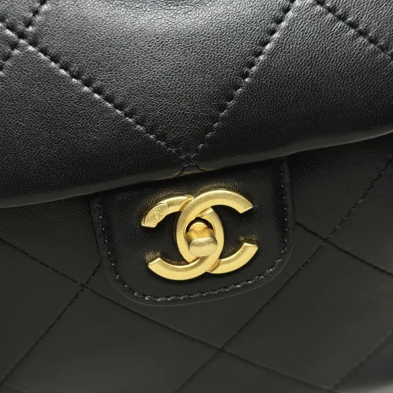 Alternative view of Chanel Top Handle Bags-82