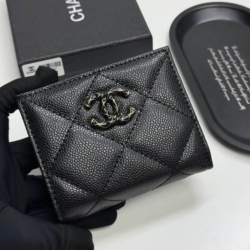 Alternative view of Chanel Wallets-32