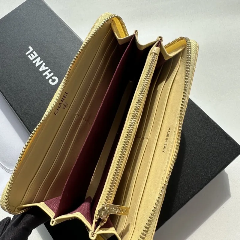 Alternative view of Chanel Wallets-67