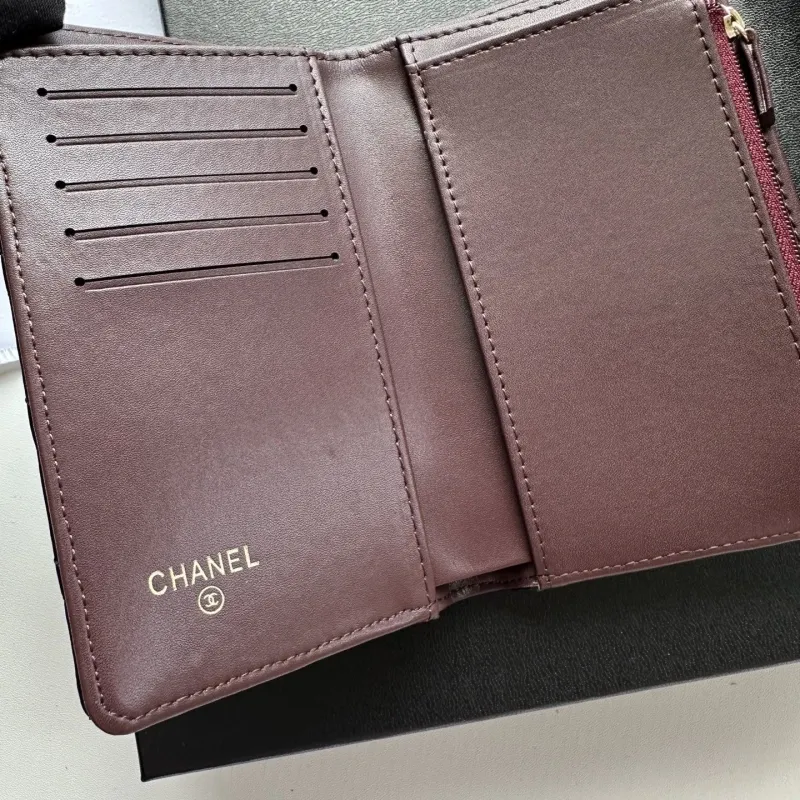 Alternative view of Chanel Wallets-82