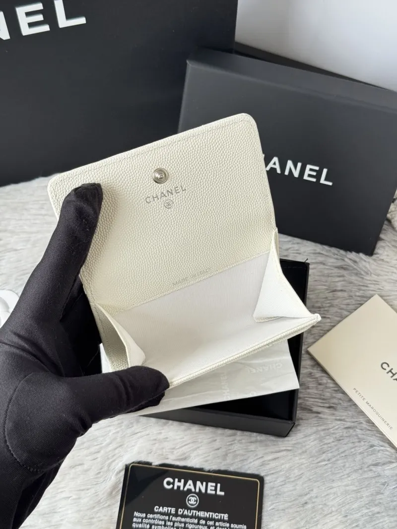 Alternative view of Chanel Wallets-100