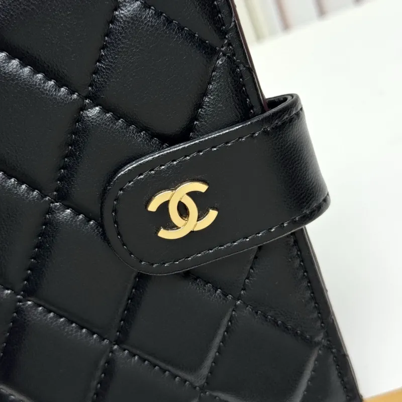 Alternative view of Chanel Wallets-126