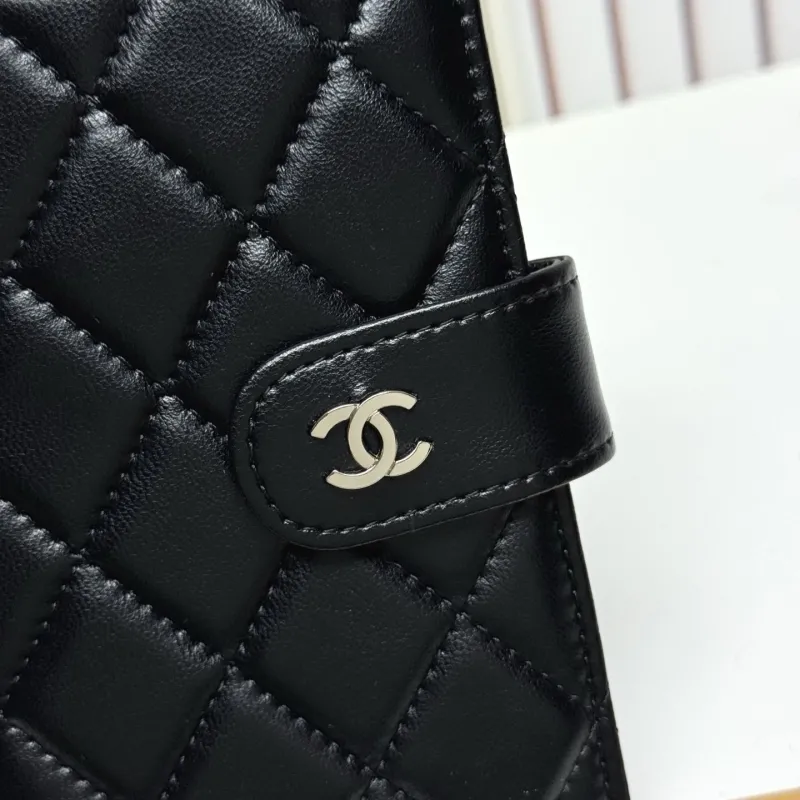 Alternative view of Chanel Wallets-127