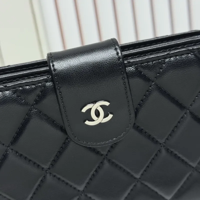 Alternative view of Chanel Wallets-147