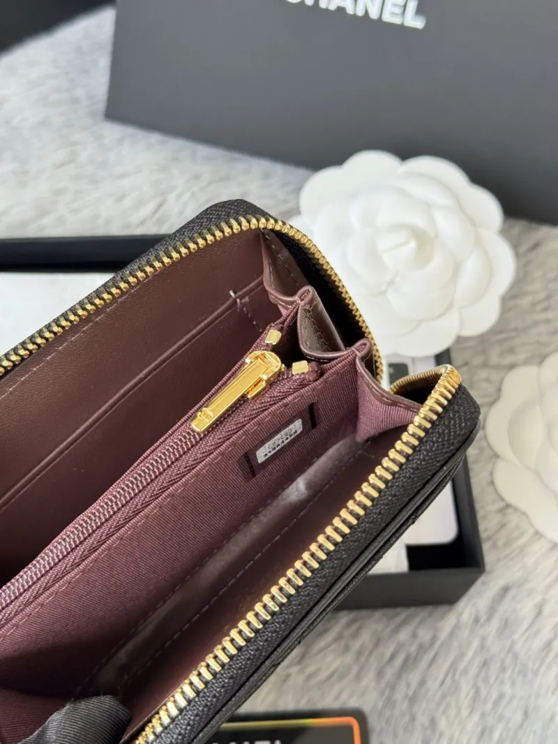 Alternative view of Chanel Wallets-211