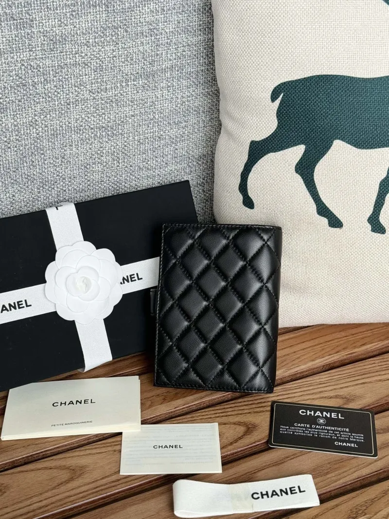 Alternative view of Chanel Wallets-239