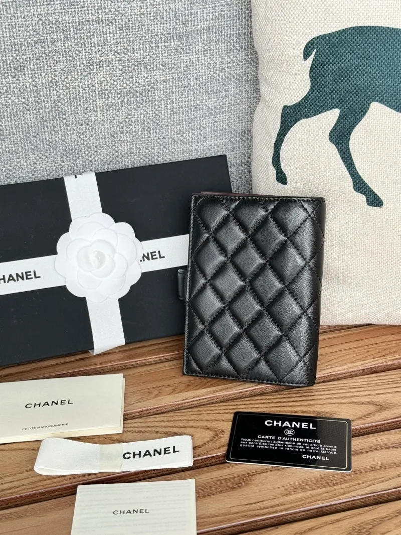 Alternative view of Chanel Wallets-240
