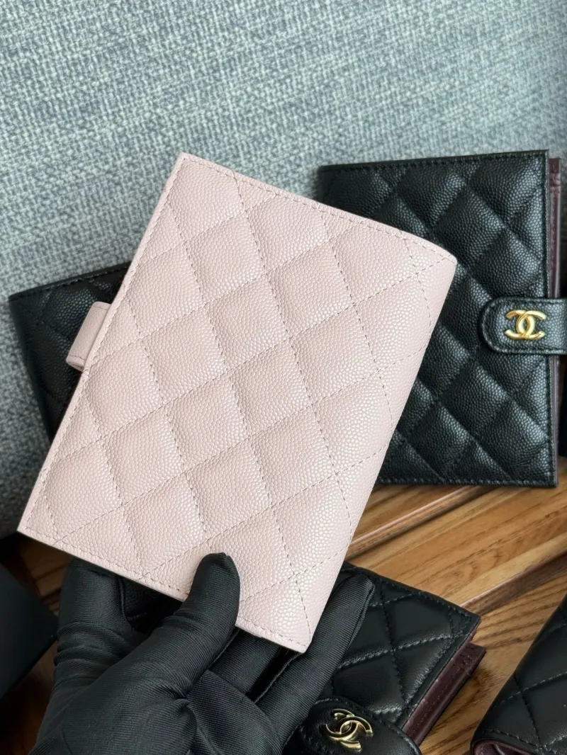 Alternative view of Chanel Wallets-241