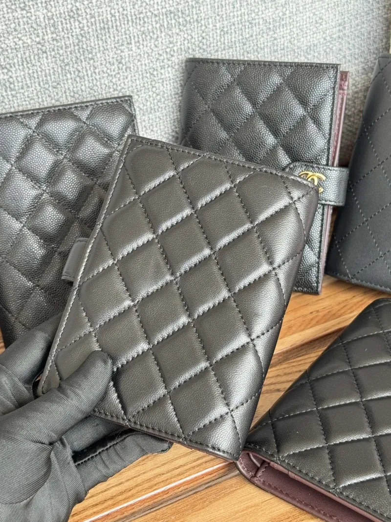 Alternative view of Chanel Wallets-243