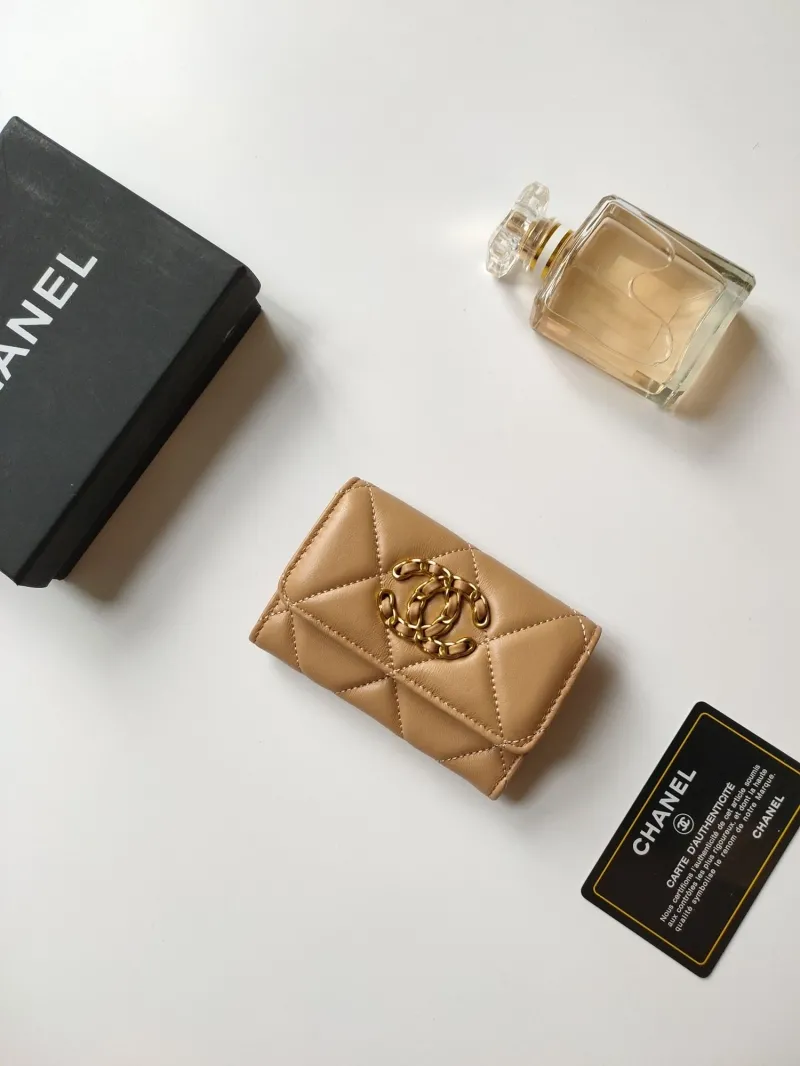 Alternative view of Chanel Wallets-247