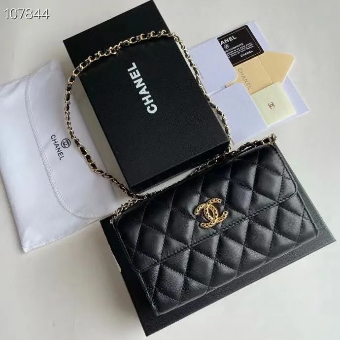 Alternative view of Chanel Wallets-337