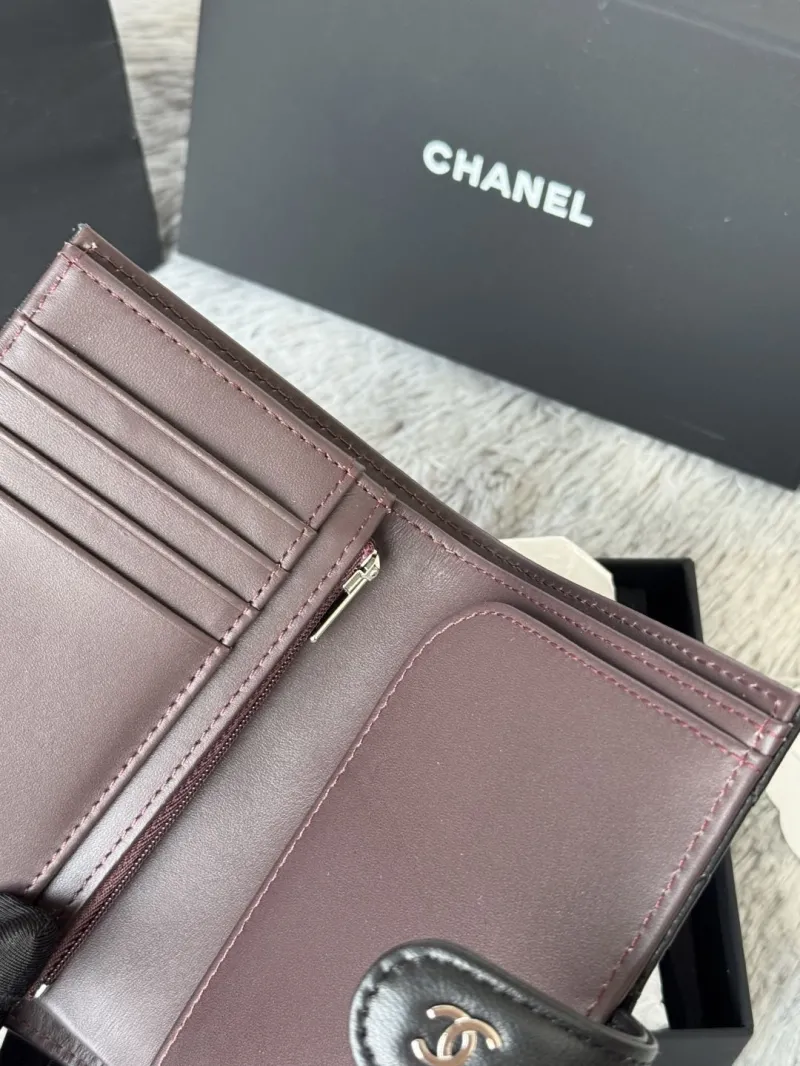 Alternative view of Chanel Wallets-383