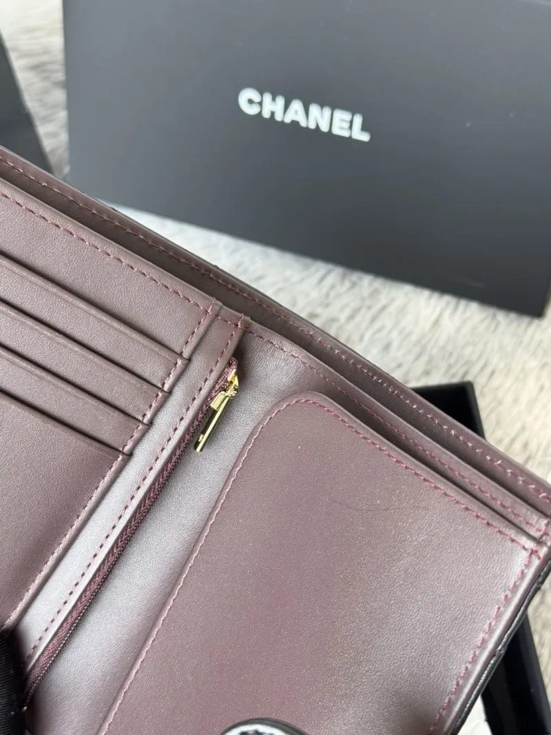 Alternative view of Chanel Wallets-384