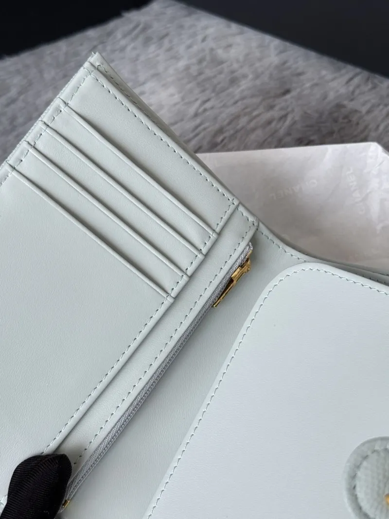 Alternative view of Chanel Wallets-387